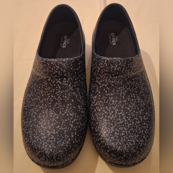 CROCS Shoes - 🐊CROCS Dual Comfort Size W8 (women's)